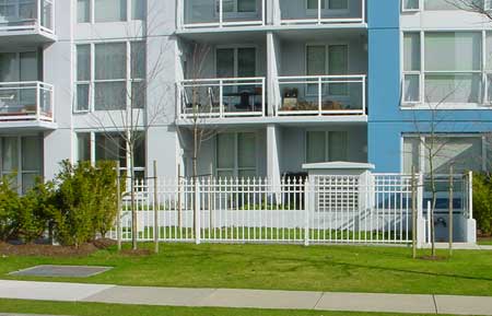 Custom-made Aluminum Fencing